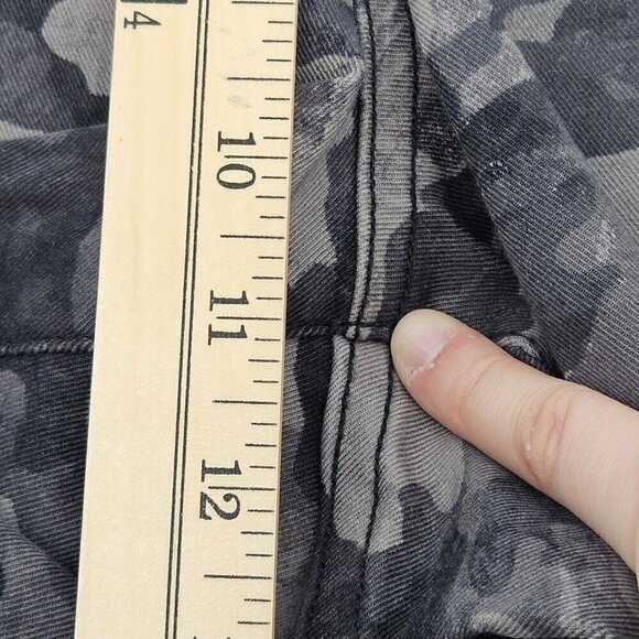 Spanx Stretch Mid Rise Twill Jogger Pants Black Wash Camo Women's Size M Cargo - Picture 11 of 13